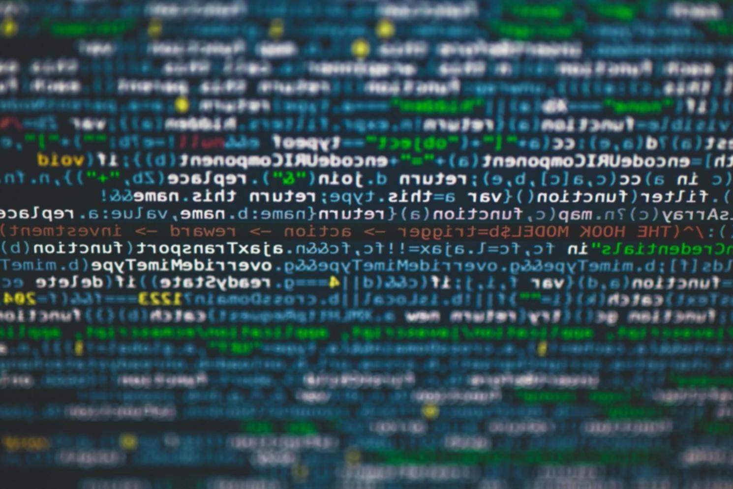 Modernes Büro mit Arbeitsplätzen für Webentwicklung