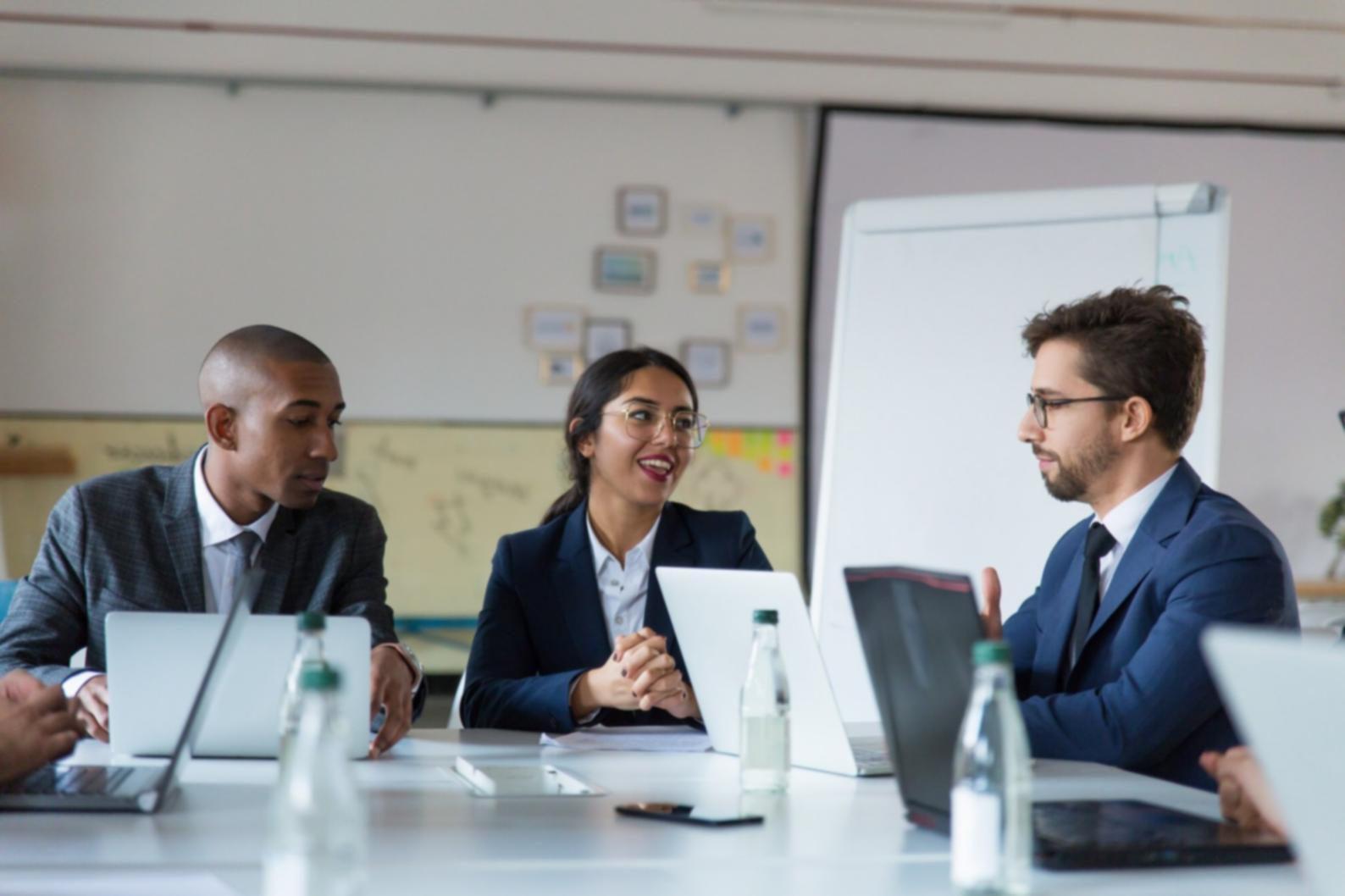 Arbeitsplatz mit modernen Webdesign-Tools